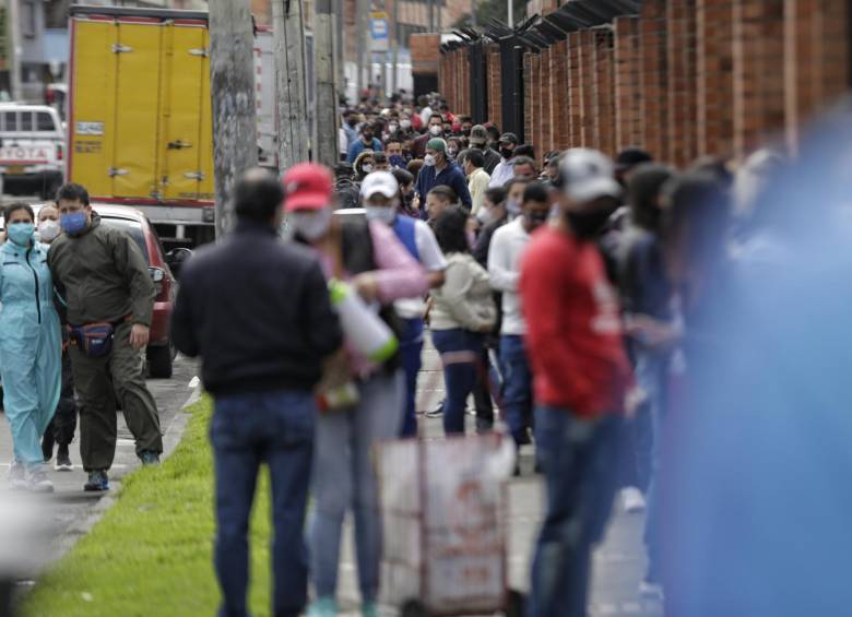 Evitar aglomeraciones, usar tapabocas y lavar las manos frecuentemente, entre las recomendaciones para la jornada de hoy. FOTO COLPRENSA