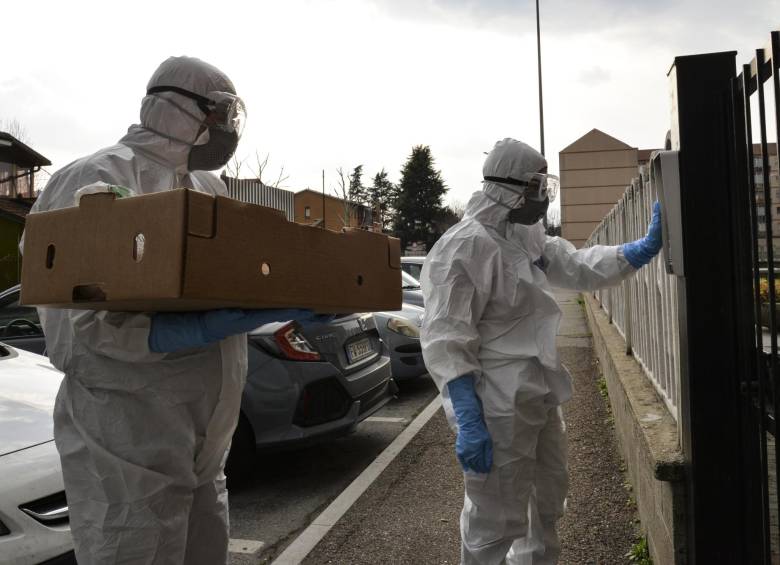 Italia esteriliza las calles. Aunque en un principio permitían a la gente salir a hacer ejercicio, ayer lo prohibieron para prevenir más contagios. FOTO getty 