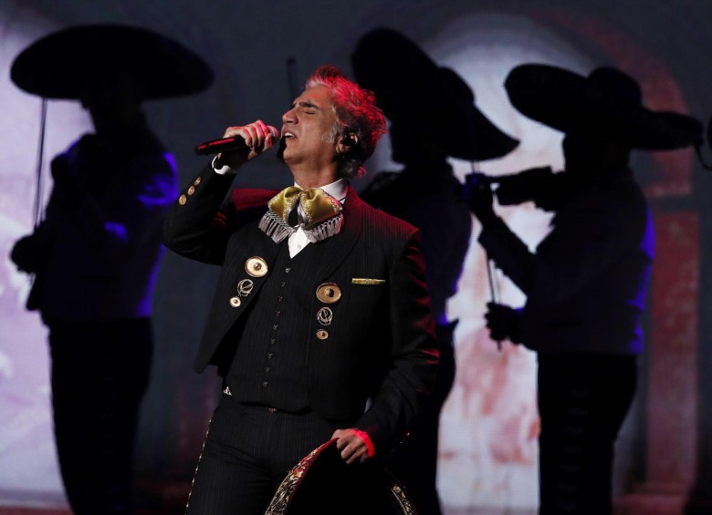 Alejandro Fernández cantó Caballero en los Latin Grammys - Foto: Etienne Laurent - EFE