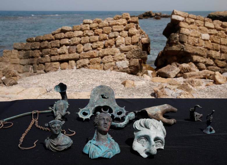 Arqueólogos submarinistas han hallado un pecio junto al puerto antiguo de Cesárea, con miles de monedas de 1.600 años. FOTO reuters