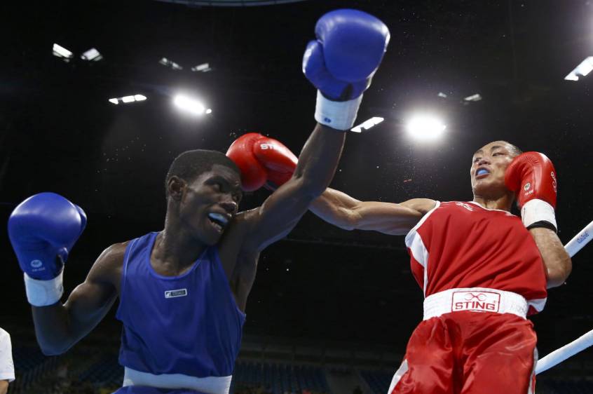 Segundo combate de Yuberjén Martínez -licra azul- y otra victoria, esta vez sobre Rogen Ladon. El paisa ya está en cuartos. Si gana el tercer combate asegura el bronce olímpico. FOTO reuters