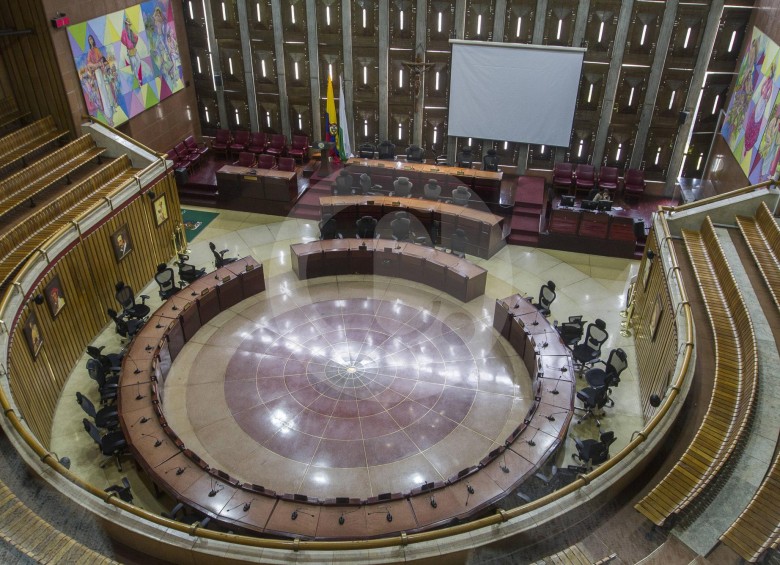 En la Asamblea de Antioquia actual, los 26 diputados están representando a ocho partidos políticos. Hoy hacen carrera 206 aspirantes para llegar a la Duma. FOTO Archivo Róbinson Sáenz