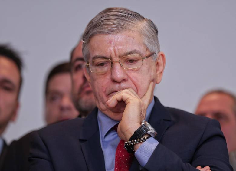 César Gaviria es quien toma la decisión final y firma el aval entregado a los candidatos. FOTO colprensa