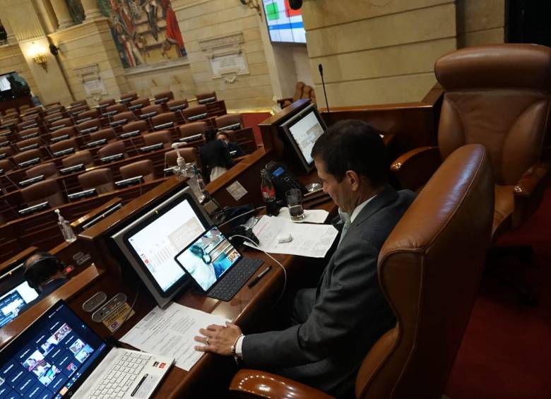 El Congreso empezó a trabajar el 13 de abril de manera virtual. Sin embargo, desde entonces, no ha definido los mecanismos para ejercer control político, que es considerada su principal tarea durante la emergencia que hay en el país. FOTO Colprensa
