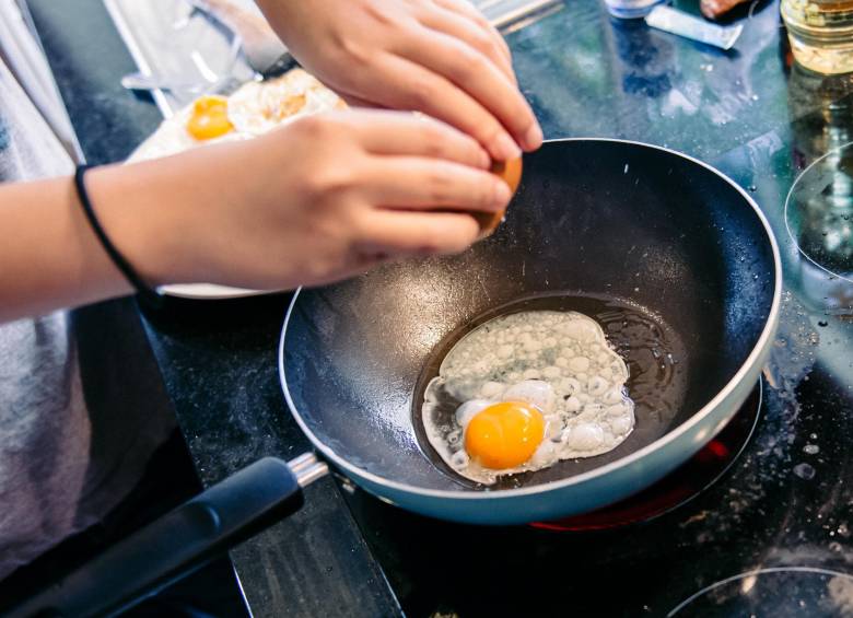 Una de las enfermedades producidas por el mal tratamiento de los alimentos es la salmonellosis. Foto: Shutterstock
