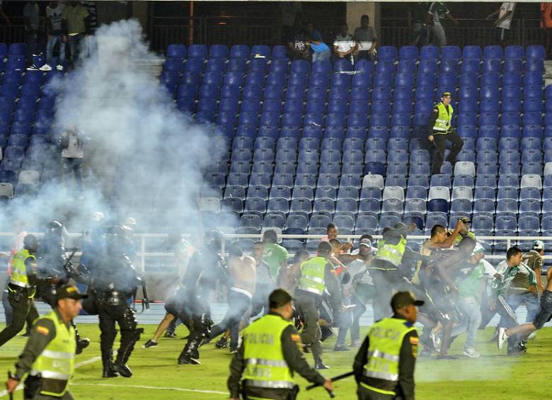 Disturbios en el estadio Pascual Guerrero, luego del compromiso entre Deportivo Cali y América, por la fecha 4 de la Copa Águila 2017. FOTO COLPRENSA