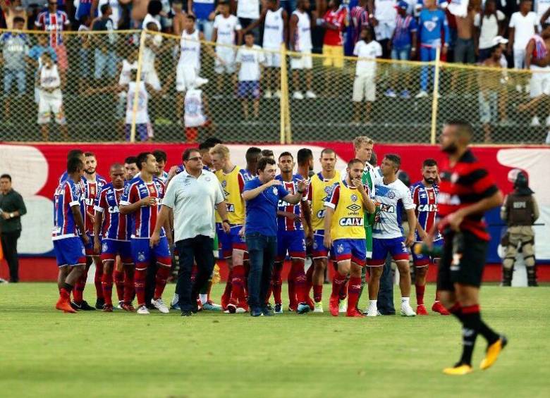 El Bahía se quedó con el clásico estadual ante Vitoria por sustracción de materia.
