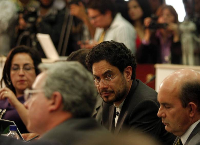 Procuraduría abrió pliego de cargos contra el senador Iván Cepeda, por presuntamente pedir a dos presos de la cárcel de Itagüí información para un debate en el Senado en contra del expresidente Álvaro Uribe Vélez. FOTO COLPRENSA
