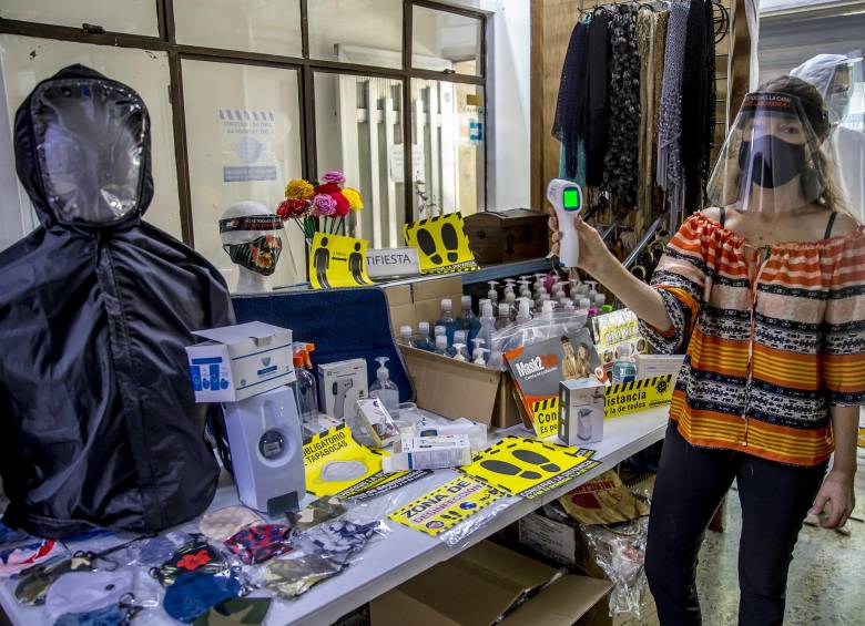 Empresa de alquiler de ropa que se reinventan para poder afrontar la crisis por la pandemia. Foto: Juan Antonio Sánchez Ocampo