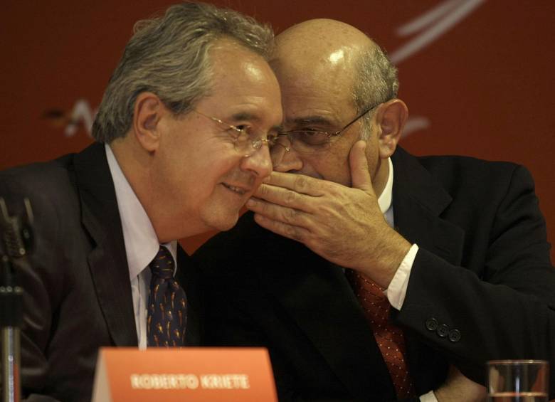 Roberto Kriete, presidente de Kingsland y Germán Efromovich, hoy de lados distintos de Avianca Holdings. FOTO Colprensa