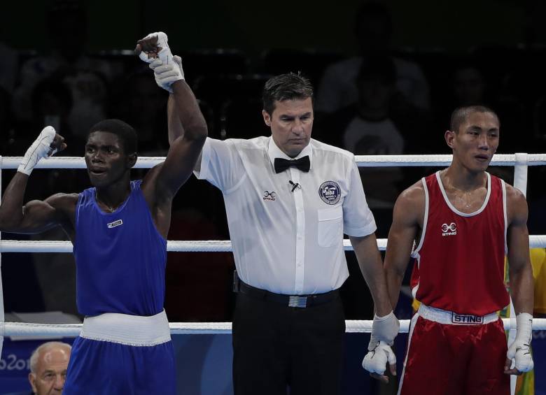 El boxeador colombiano Yuberjén Martínez derrotó al filipino Rogen Ladon 3-0 en los octavos de final de la división minimosca. FOTO COLPRENSA