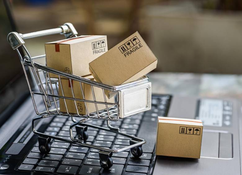 Los compradores no son ingenuos, toman decisiones informadas según reseñas y datos que consultan en la web. FOTO SStOck