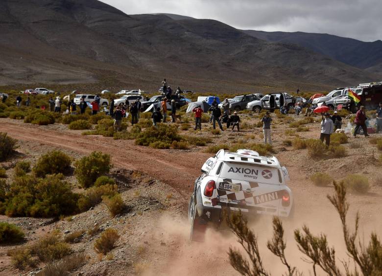 La gente convierte el Rally en una cita obligada para apoyar a los pilotos y divertirse. Mateo Moreno (recuadro). FOTO AP