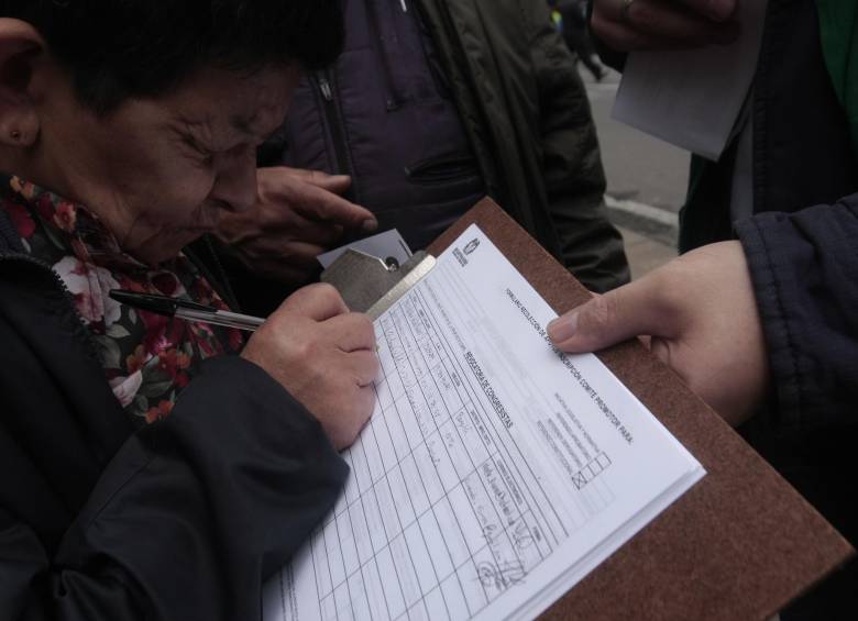 El máximo número de firmas que los candidatos deben entregar para ser avalados son 50.000. FOTO: Colprensa
