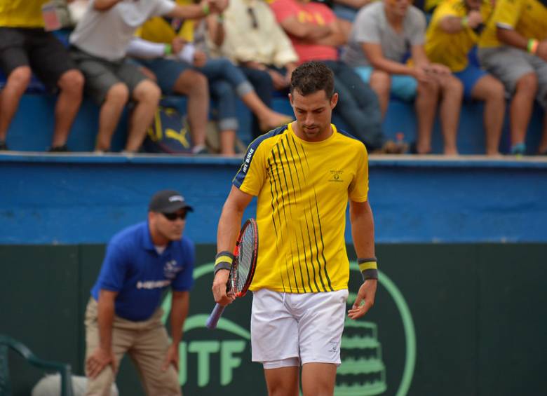 Respecto a la situación de Santiago Giraldo y su “legítimo derecho de no seguir jugando cuando la cancha representa peligro”, el Comité de Copa Davis no tomó ninguna decisión. FOTO Colprensa