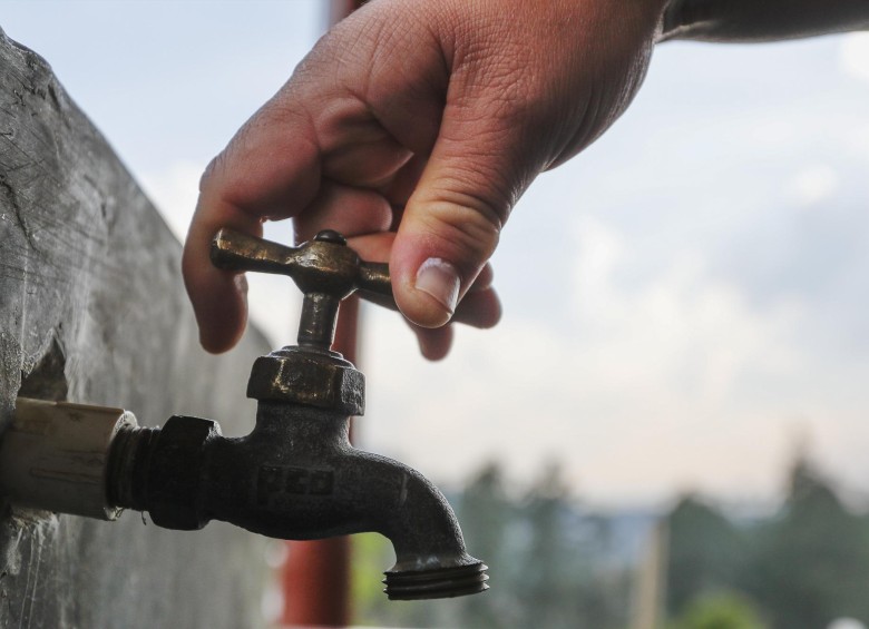 El cierre de consumo de agua en Barbosa será hasta las 8 p.m. de este lunes. Foto: Manuel Saldarriaga Quintero