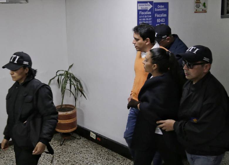 Son presentados el Fiscal Carlos Bermeo y otras cuatro personas señaladas de incidir en el proceso de extradición de Jesús Santrich. En la foto: Carlos Bermeo. Foto: Colprensa - Álvaro Tavera).