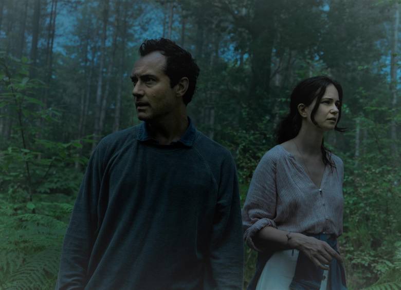 Jude Law y Katherine Waterston en The third day. FOTO Cortesía HBO