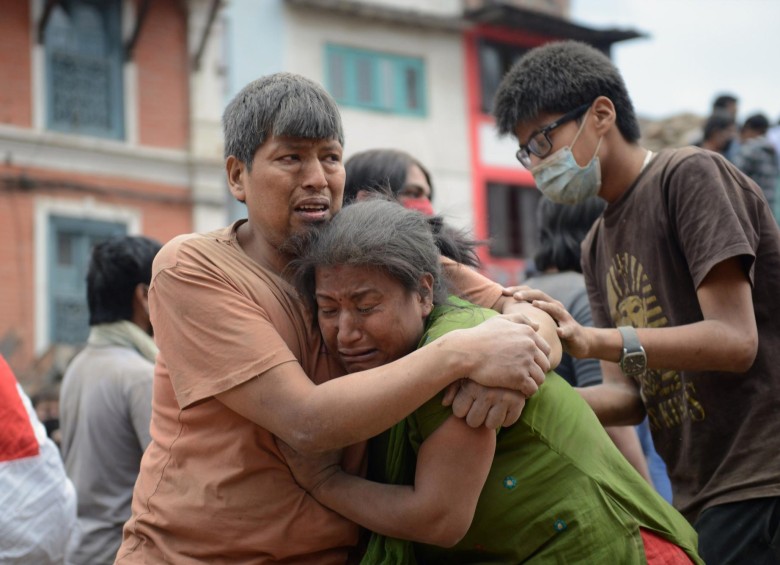 Un poderoso terremoto sacudió el sábado Nepal y provocó temblores en el norte de India, dejando por lo menos 1.341 muertos. Foto: AFP