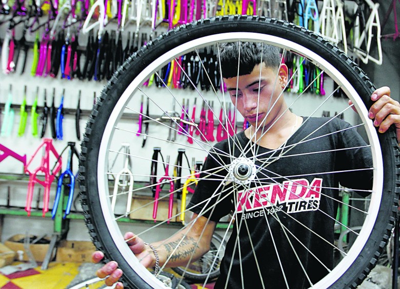 Según la Cámara de Comercio de Medellín, en el Valle de Aburrá hay once empresas dedicadas a la fabricación bicicletas y sillas de ruedas. FOTO DONALDO ZULUAGA