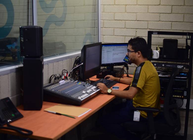 La UCC tiene un estudio de radio al servicio de los estudiantes de Diseño Crossmedia.