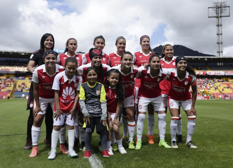 Las jugadoras del equipo femenino de Santa Fe quedaron con su contrato suspendido. FOTO COLPRENSA