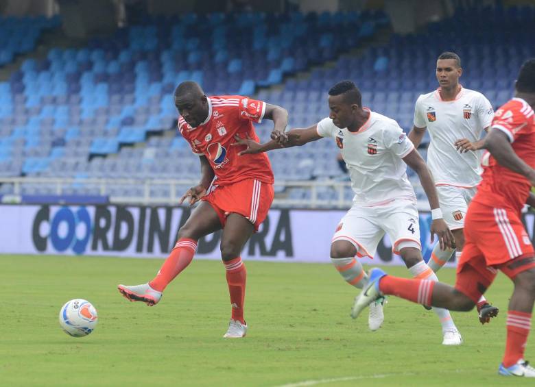 En un ambiente hostil entre jugadores y aficionados del América, el cuadro naranja selló tres puntos vitales. FOTO colprensa