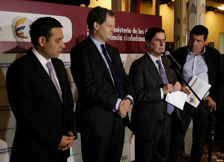 En el Ministerio del Interior se adelantó la reunión entre el gobierno y los partidos políticos que apoyaron el proceso de paz sobre la refrendación del acuerdo definitivo con las Farc. FOTO Colprensa
