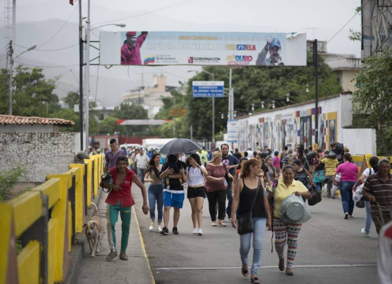 Durante el mes de julio, los gobiernos autorizaron el paso de más de 150.0000 venezolanos para que compraran productos de necesidad básica en Cúcuta. FOTO colprensa 