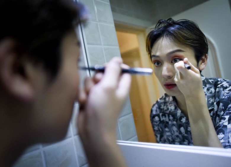En China, entre los hombres es furor maquillarse