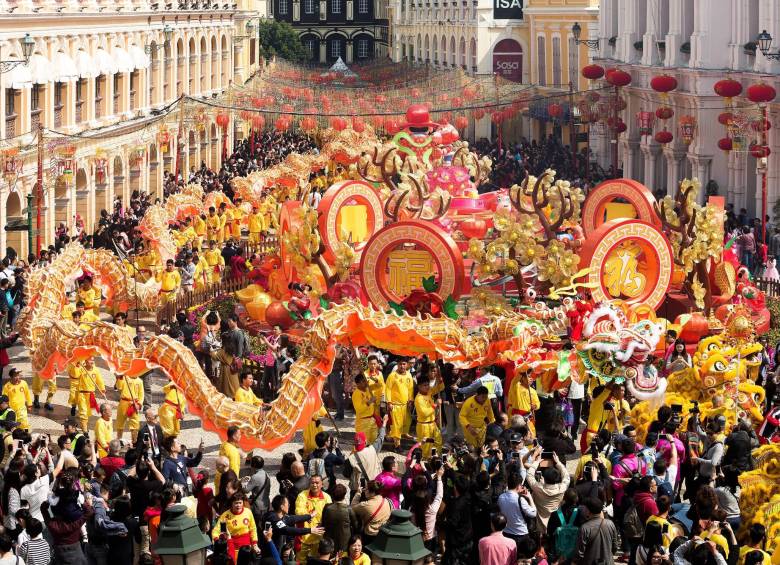 Celebración del Año Nuevo chino, del Perro, en Macao, China. Foto Efe