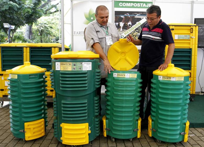 Earth Green Colombia diseñó recipientes especiales para el manejo y producción del material orgánico sin contaminantes ni malos olores ni moscas e insectos, desde el hogar. FOTO donaldo zuluaga