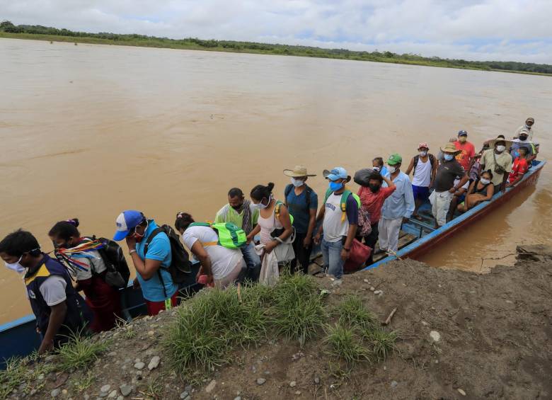 Habitantes de Isla Amargura, en Cáceres, sienten dolor por su tierra 