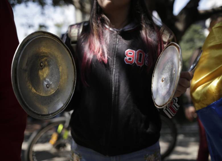 Emad dispersa nuevo cacerolazo en Bogotá. Foto: Colprensa. 
