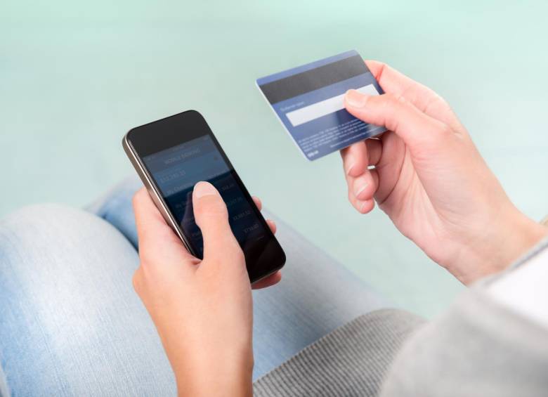 Basta con crear un usuario e ingresar los datos una vez y de ahí en adelante podrá pagar con pocos clics desde su computador o teléfono inteligente. FOTO Shutterstock