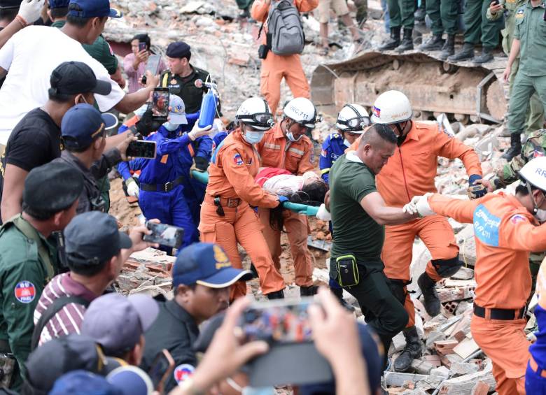 Derrumbe de edificio en Camboya deja siete muertos y decenas de desaparecidos