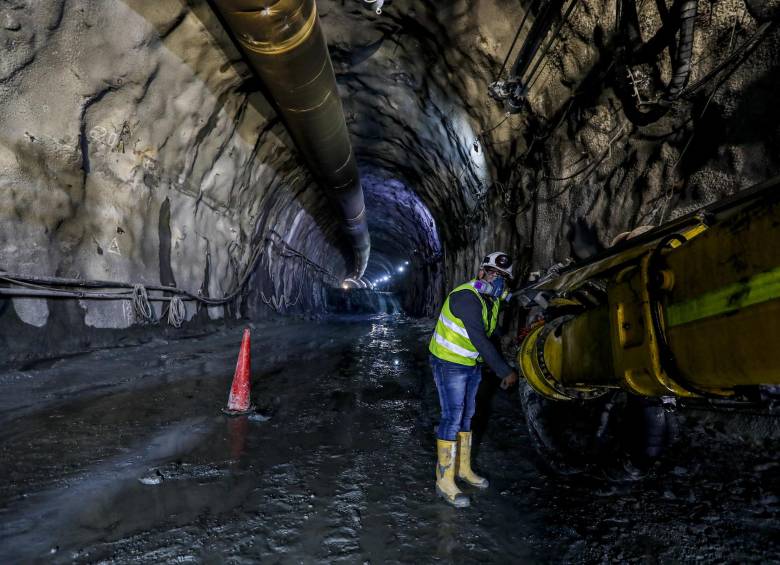 El tramo uno, que se ejecuta actualmente con aportes de la Alcaldía de Medellín ($530.000 millones) y de la Gobernación de Antioquia ($795.000 millones), tendrá siete túneles, 16 puentes y 4,4 kilómetros de vías nuevas. FOTO: JAIME PÉREZ