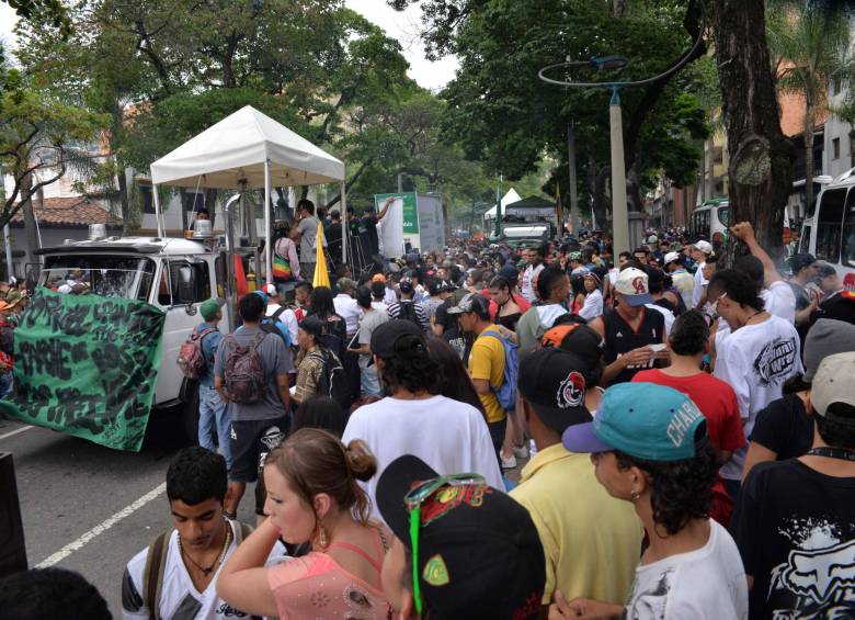 La marcha canábica transcurrió por el Centro de Medellín, con 6 carrozas como esta. FOTO Cortesía