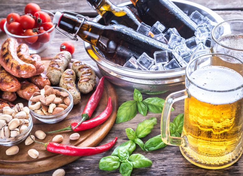 Para elegir el tipo de cerveza ideal la recomendación es estudiar la sazón del plato. Foto: Shutterstock