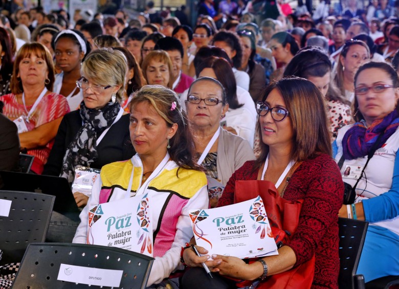 En el centro de exposiciones Plaza Mayor de Medellín expertos en equidad de género y más de 200 líderes de organizaciones se reunieron en el foro Paz Palabra de Mujer. FOTO juan antonio sánchez