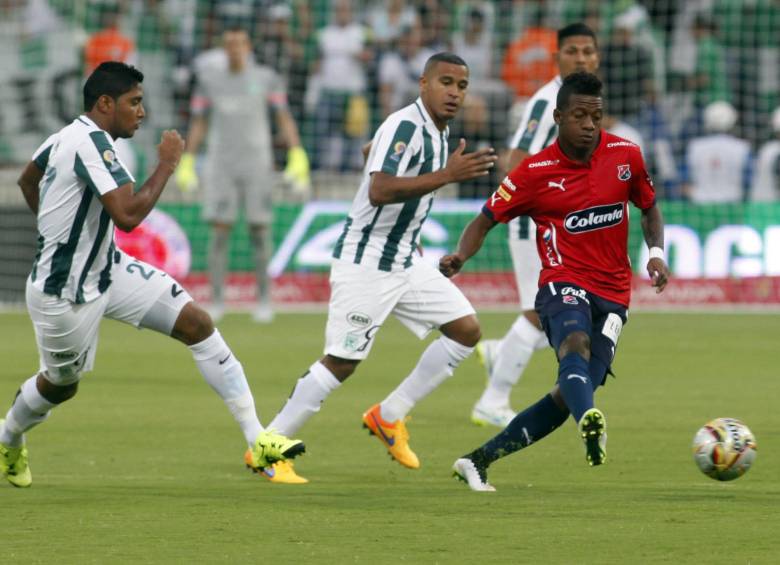 Brayan Angulo en acción ante Nacional. FOTO manuel saldarriaga