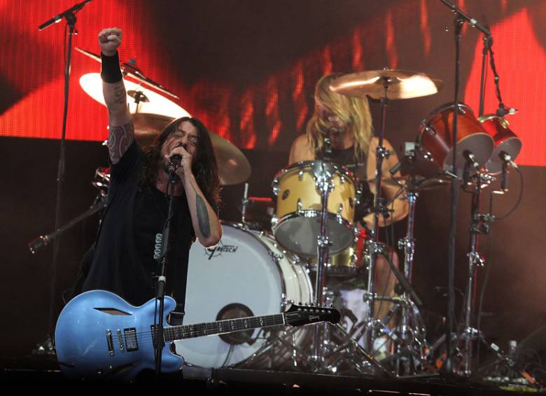 Ni un bajonazo en la corriente eléctrica apagó el ánimo de los artistas y el público que asistió a este concierto. FOTO colprensa