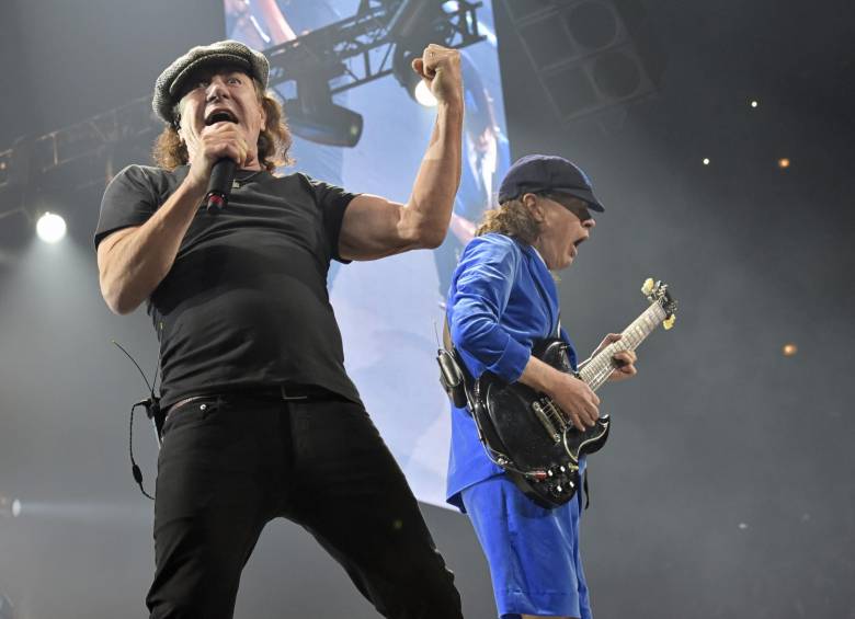 Brian Johnson, por recomendación de los médicos debe cancelar la gira si no quiere perder la audición. FOTO AP