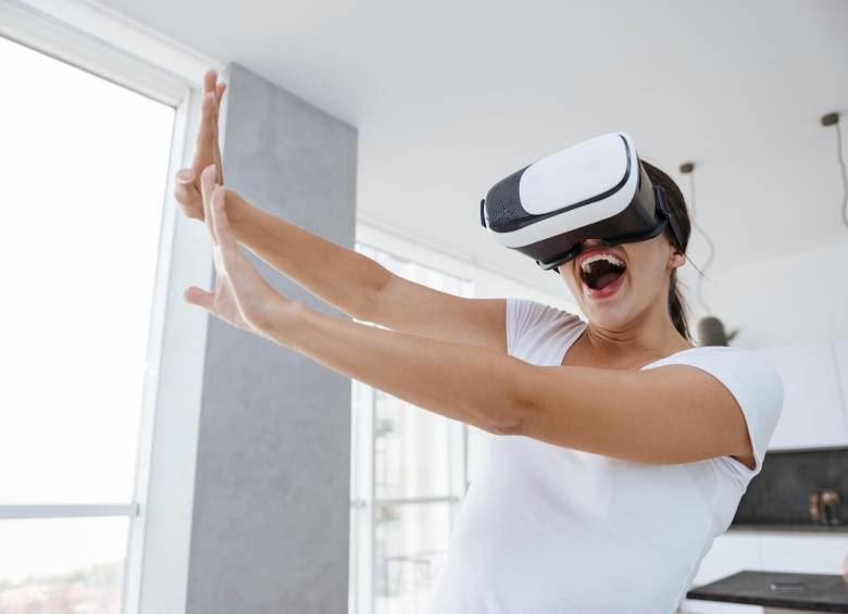 Para este año se prevé un aumento en los dispositivos y plataformas de realidad virtual y realidad aumentada, tecnologías que ya empezaron a masificarse en 2016. FOTO stock