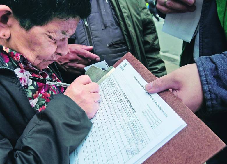 El CNE habilitó la plataforma web Cuentas Claras como la herramienta para hacer seguimiento a la financiación de los candidatos que recogen firmas. FOTO COLPRENSA