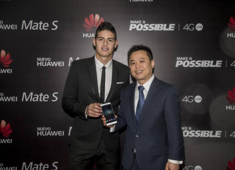 James Rodríguez es el representante de la marca en Colombia. Su imagen ha ayudado al posicionamiento en el país. El futbolista estuvo en Bogotá en noviembre de 2015, acompañando a la multinacional en uno de sus lanzamientos. FOTO cortesía