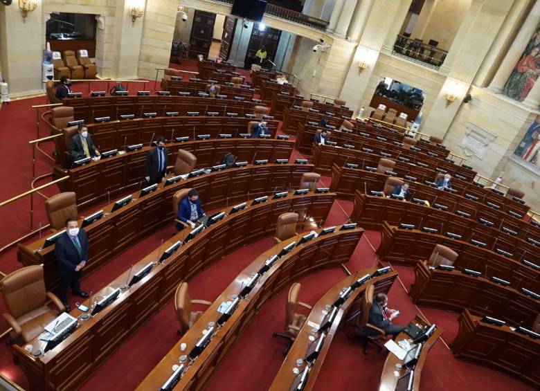 Varios congresistas apoyaron en la legislatura pasada las sesiones semipresenciales, en las que algunos están en el Capitolio y otros trabajan a través de internet. FOTO Colprensa