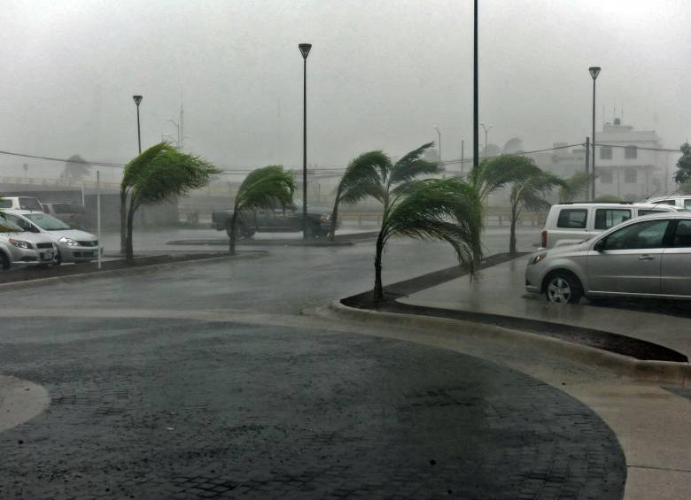 De acuerdo con la proyección de la trayectoria, Patricia se degradará a categoría 3 en la madrugada del sábado. FOTO AFP