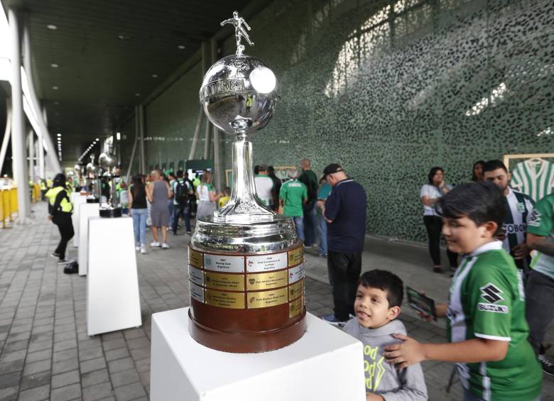 La Copa Libertadores que Nacional ganó dos veces (1989 y 2016), la más buscada para la foto ayer.