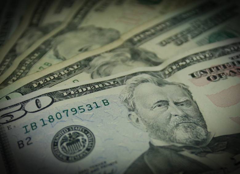 Dolar está muy cercano a los 3.500 pesos. La cifra puede ser más alta si se consolida la tesis de una recesión mundial y los inversionistas pasan sus apuestas a activos refugio. FOTO Colprensa